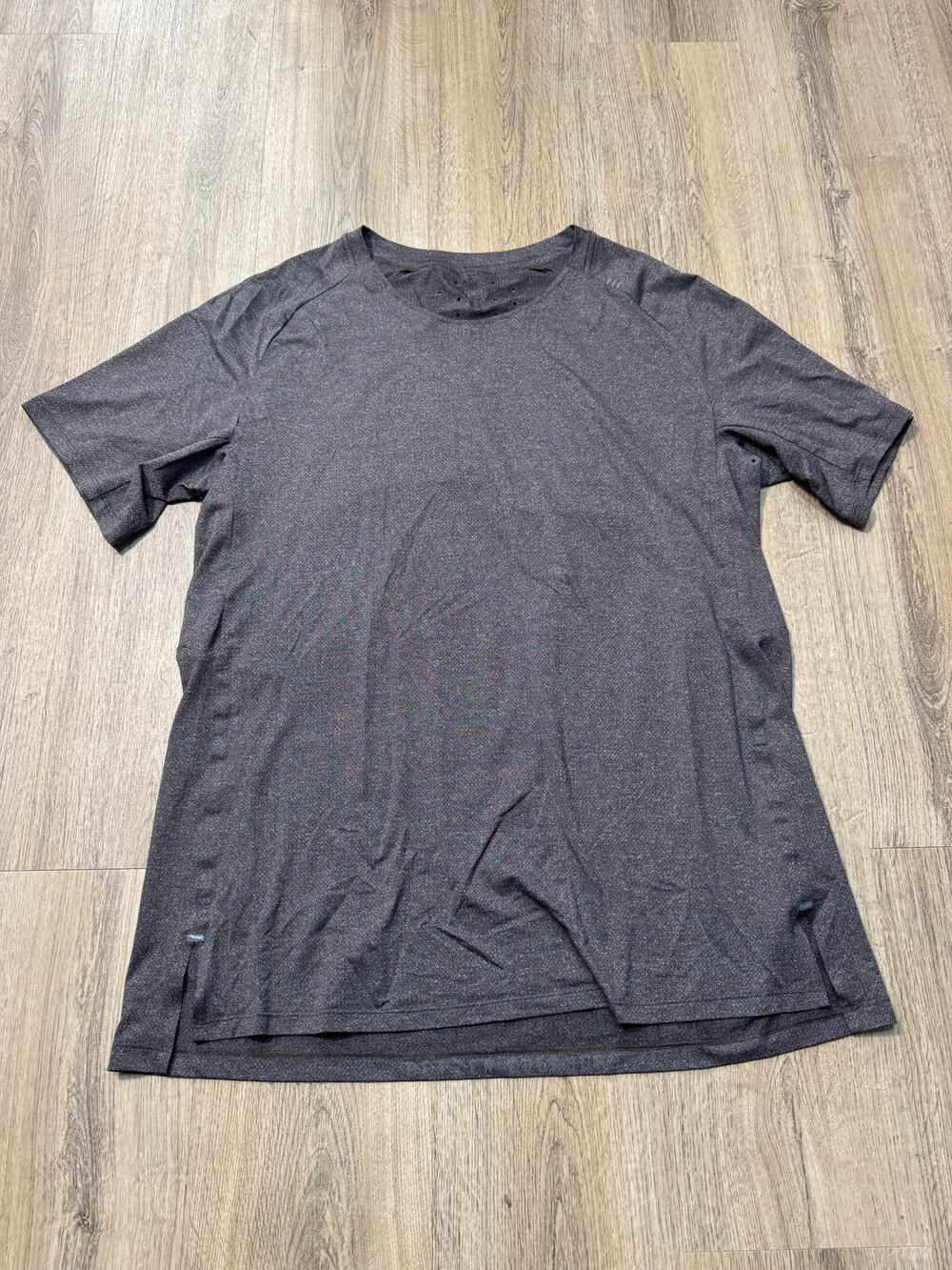 Lululemon Men's Graphite Gray Athletic Performance Tee